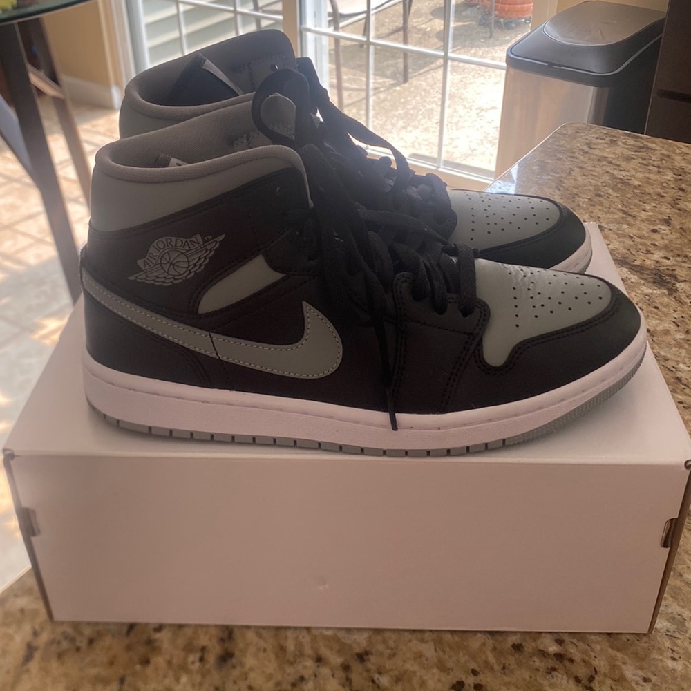 Women’s Air Jordan 1 Mid - Like New